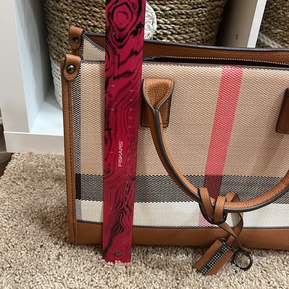 Brand new “designer inspired” handbag. Lots of compartments and zipper closure. - Picture 5 of 5